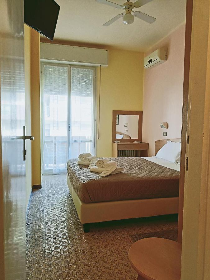 Hotel Rossella Rimini Extérieur photo